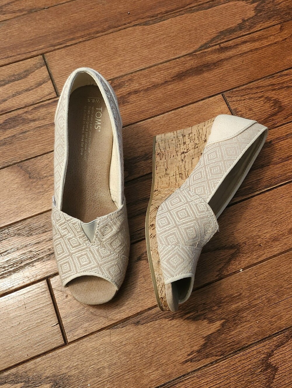 TOMS Stella Open Toe Wedge Shoes Women's Sz US 8.5 Beige Diamond Pattern Slip On